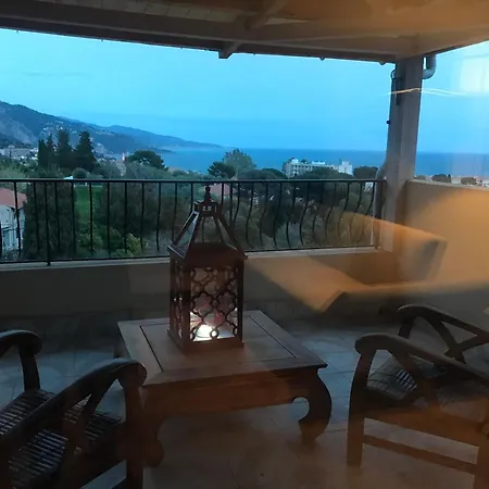 Toit Terrasse * Mentone